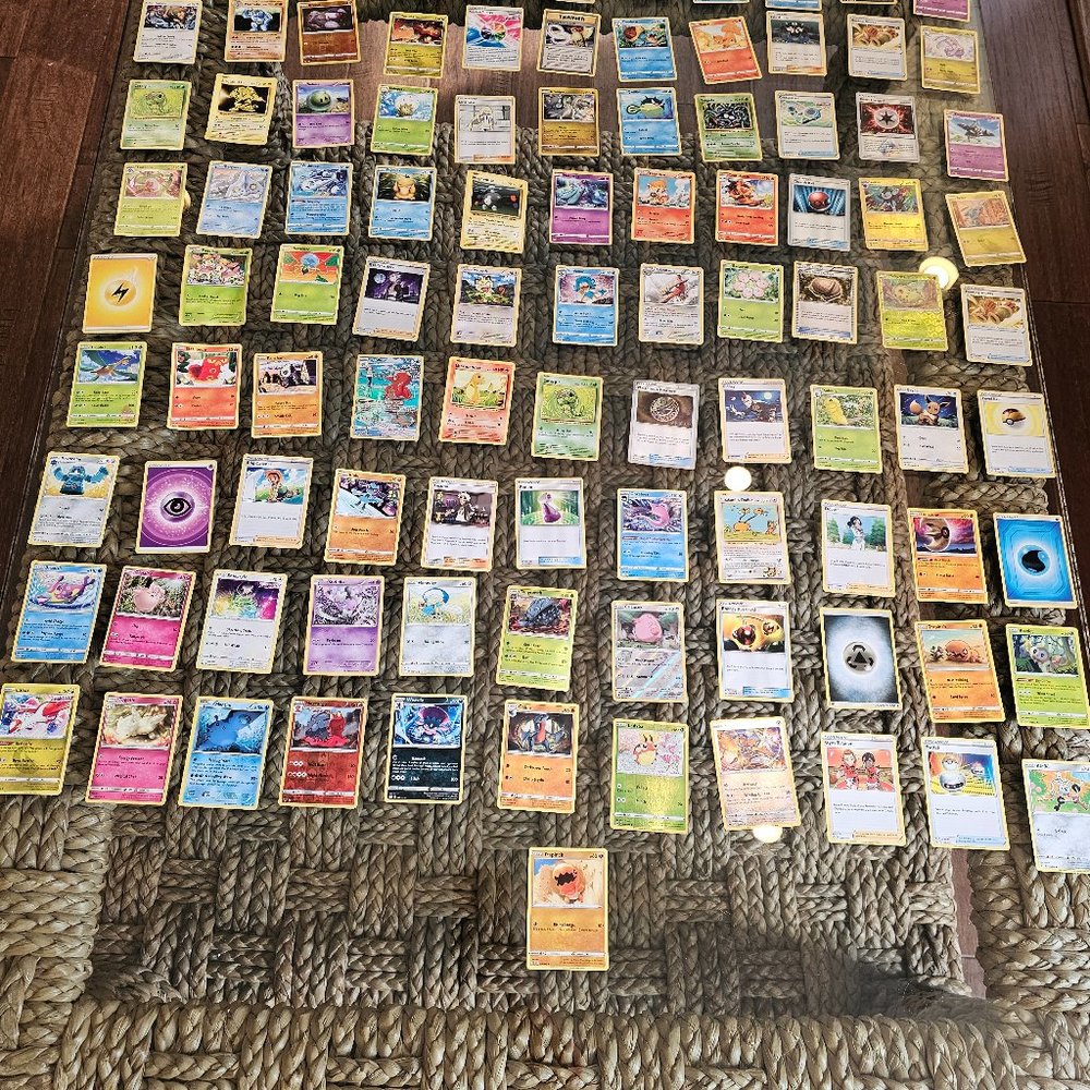 100ct Pokémon Card Bundle #1